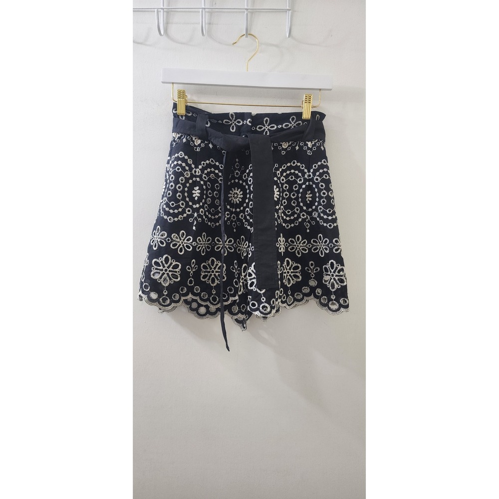 Black Eyelet Embroidered Scalloped Hem High Waist‎ Belted Shorts Womens Small